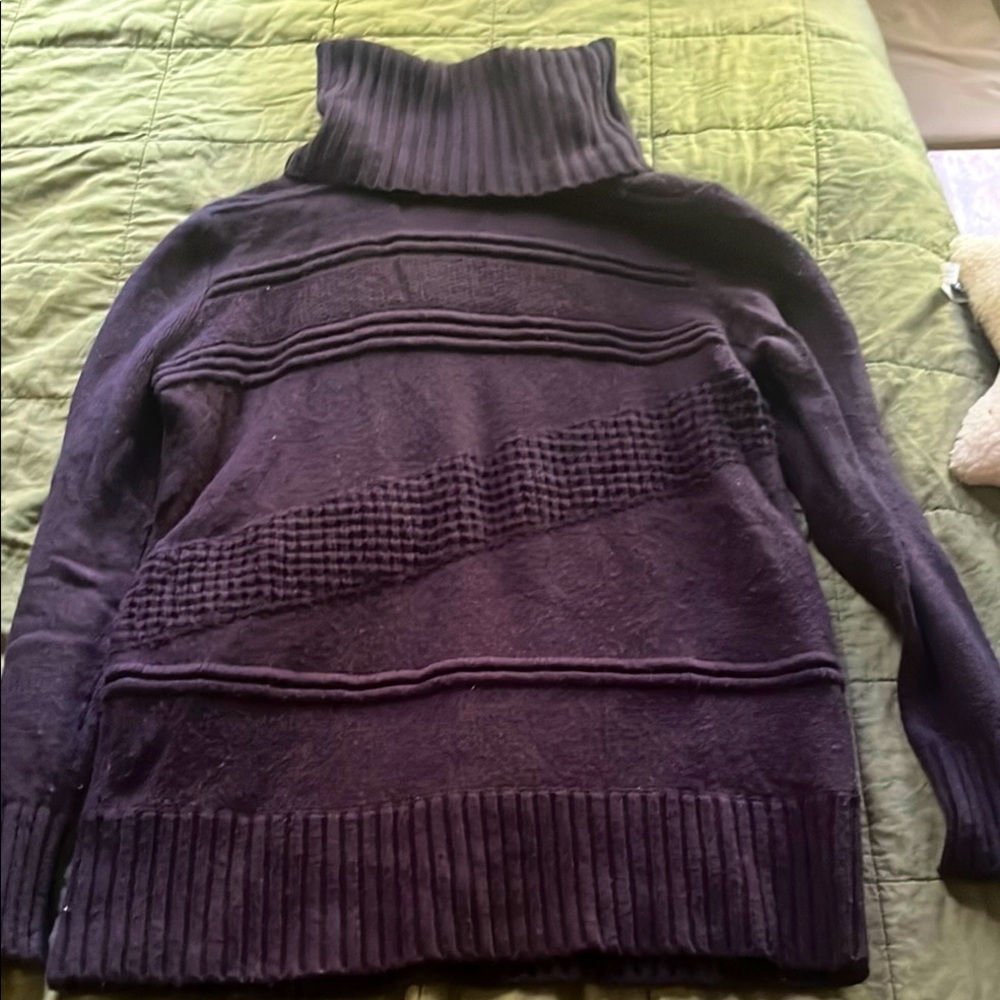 Gorgeous DVF wool and cashmere Turtleneck Sweater